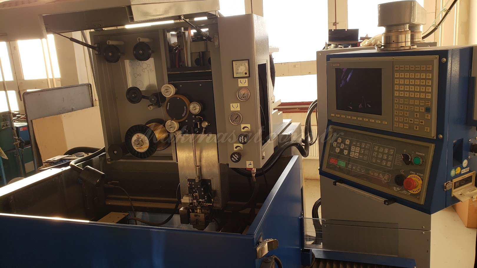 Tel erozyon makinesi Accutex AU 700